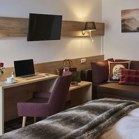 Weißbräu Hotel 4*